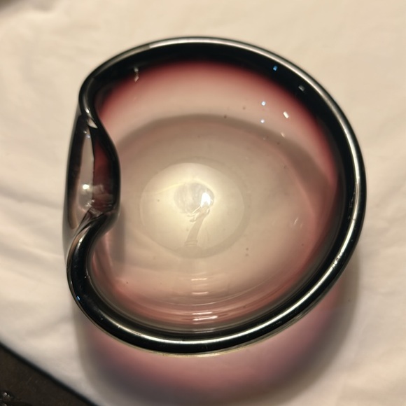 Elegant Murano Glass Art Bowl - Black and Pink - Picture 2 of 10